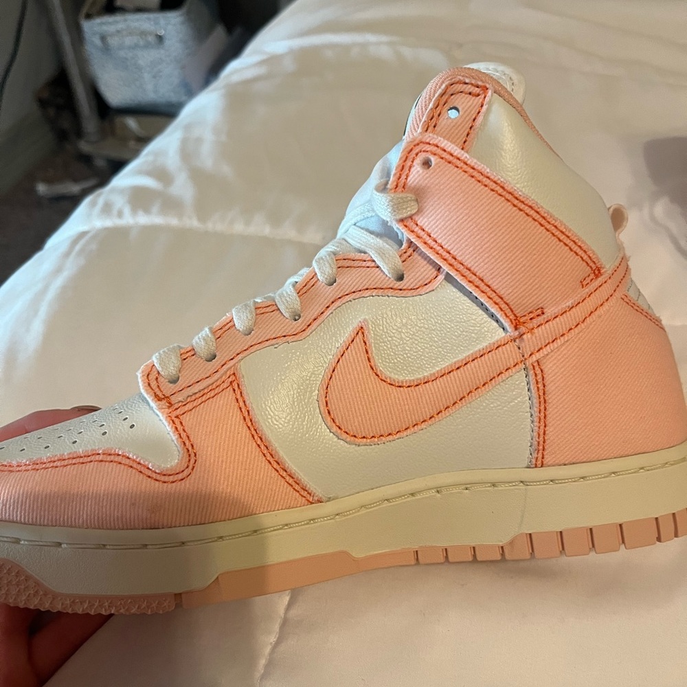 New in box Nike dunk Hi 1985